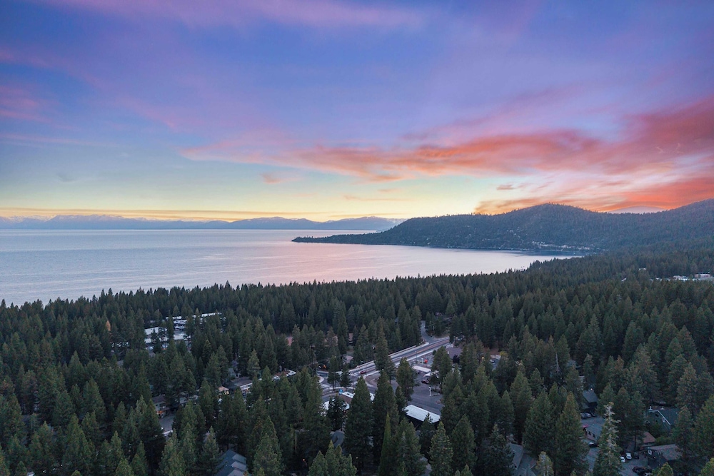 Cozy Forest Hideaway in Incline Village Private Balcony Sierra Solace by Avantstay