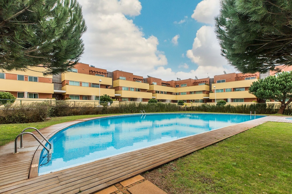 The Pine Flat with Pool at Furadouro