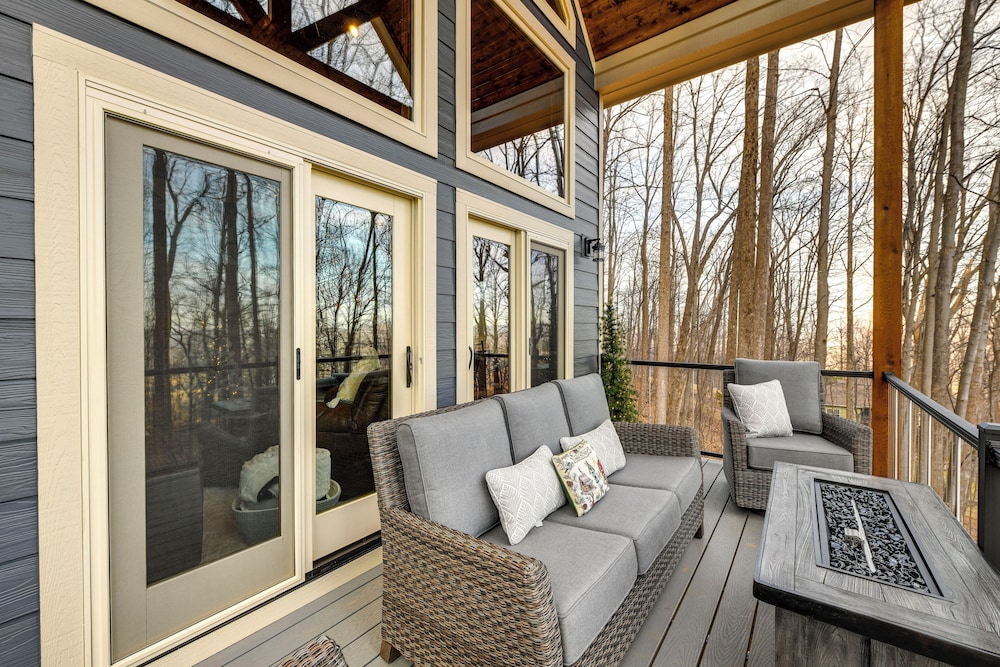 Couple's Getaway in Stoney Creek at Wintergreen!