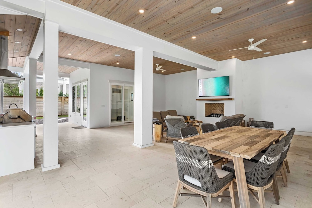 30A Beach Bliss by Avantstay Golf Cart + Luxury Private Pool