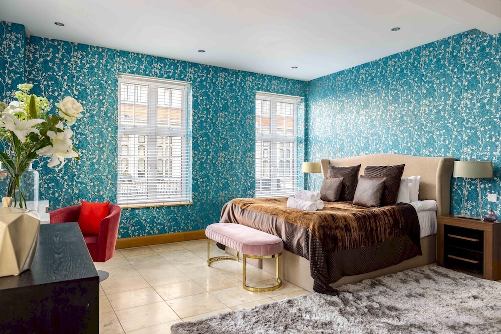 Park Lane 4-bedrooms Spacious Mayfair Family House