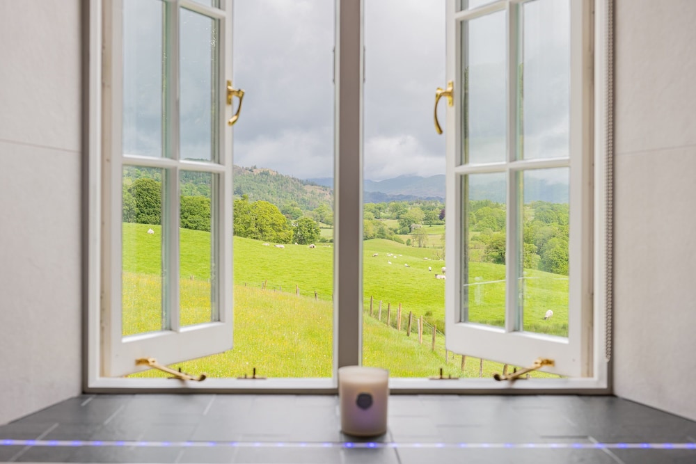 Hilltop At Hawkshead Hill