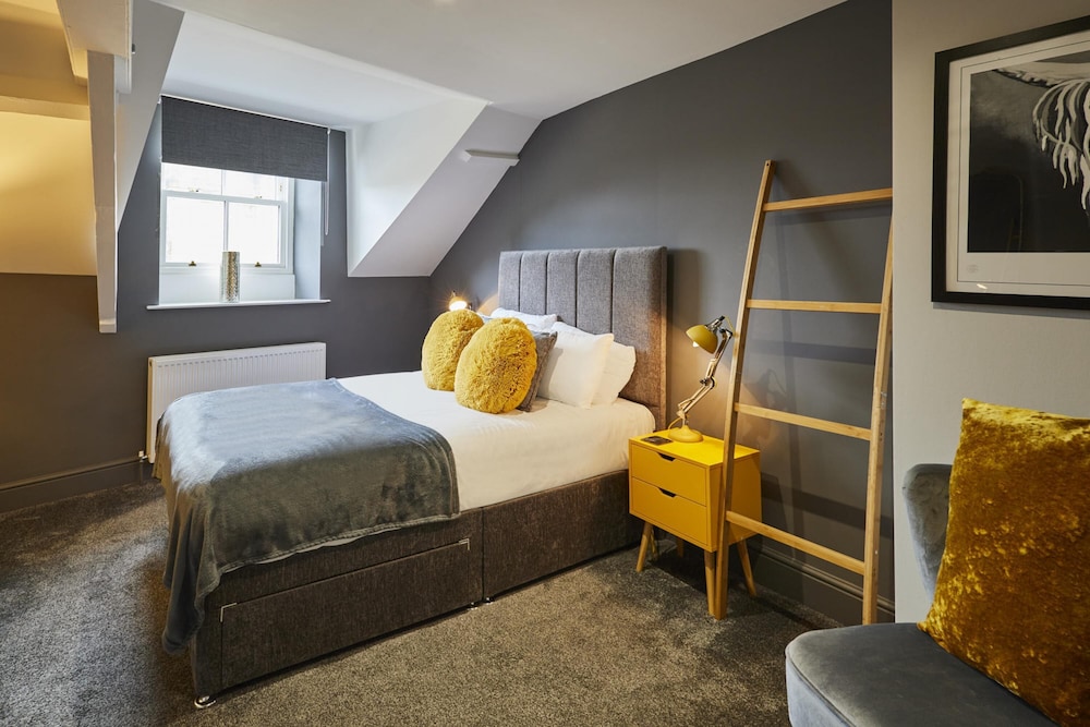 Host Stay Ochre Yellow view 2