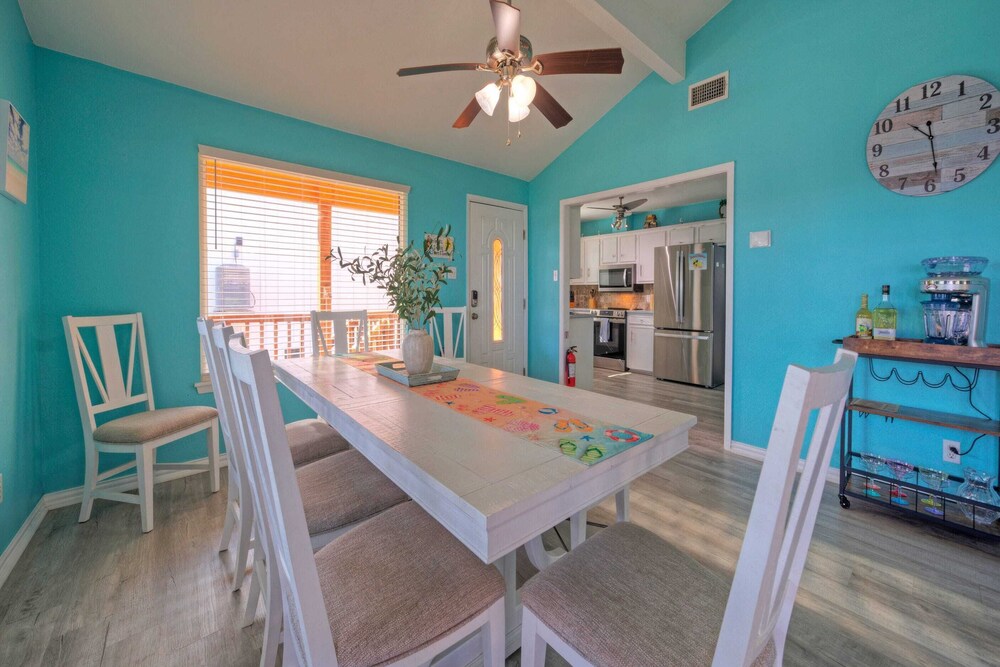 Coastal Retreat w/ Pool, BBQ & Sunset Views Beers and Sunshine by Avantstay