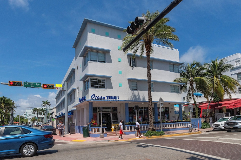 Collins Beach Apartments