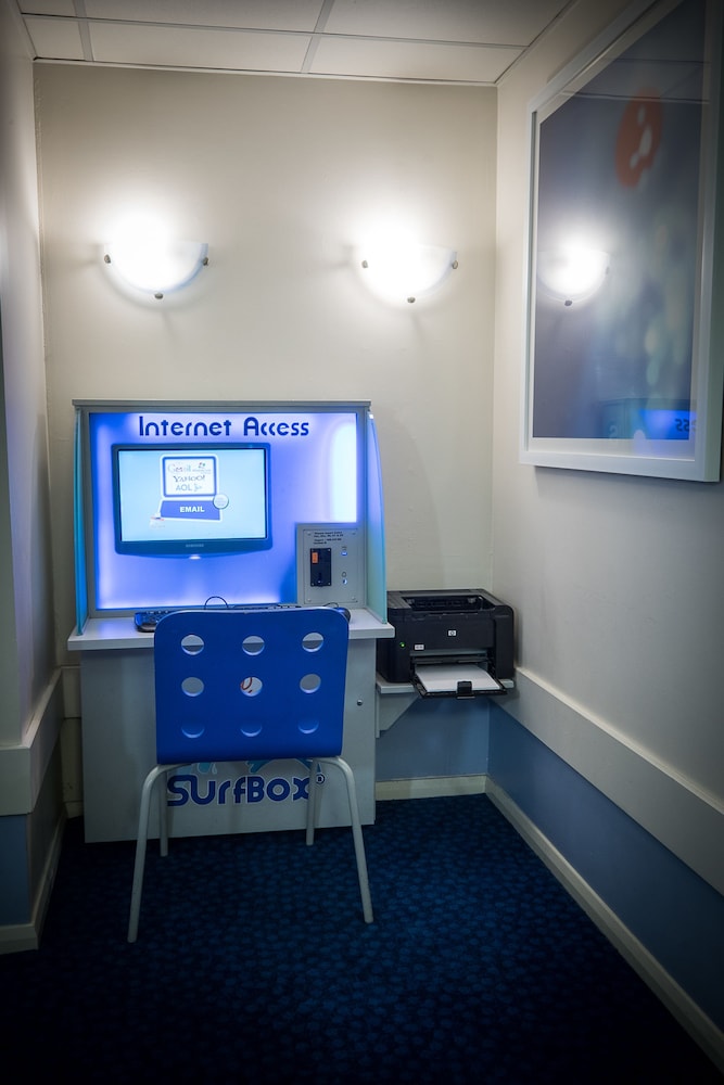 Waterford Vacations - Travelodge Waterford - Property Image 2