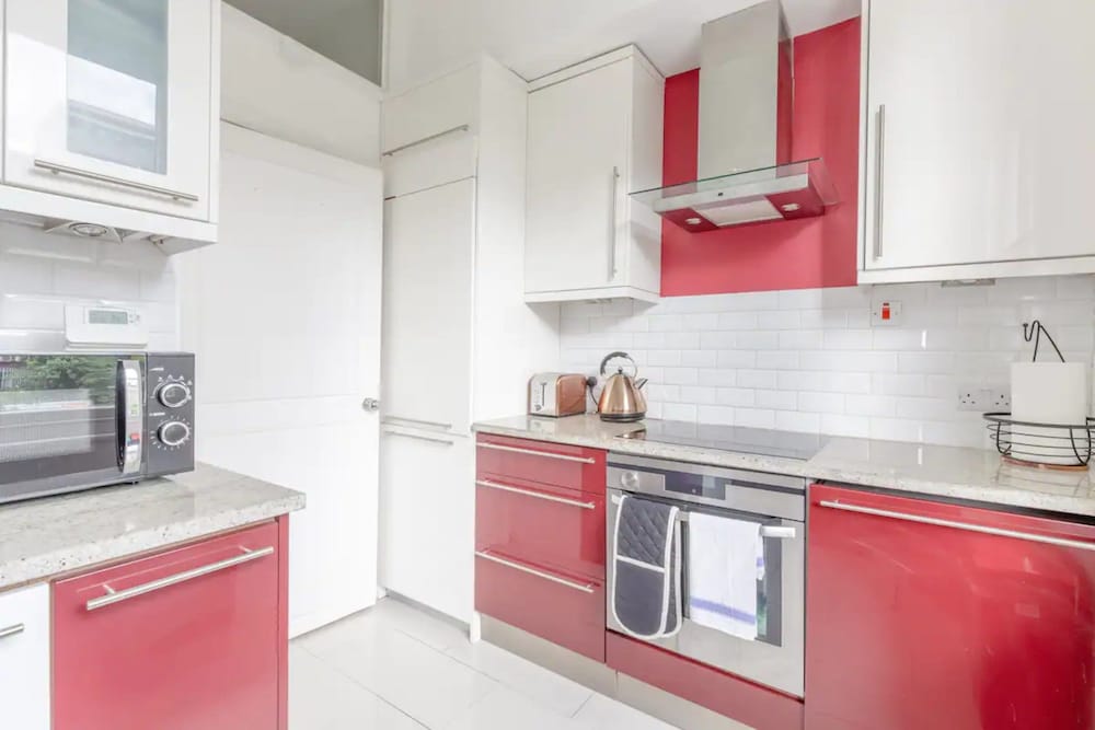 Stylish 2 Bedroom Apartment Beside Putney Station