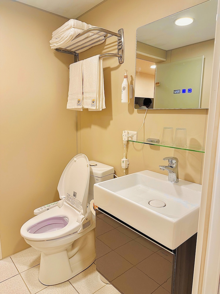 Cat Tail Pocket Inn ximen