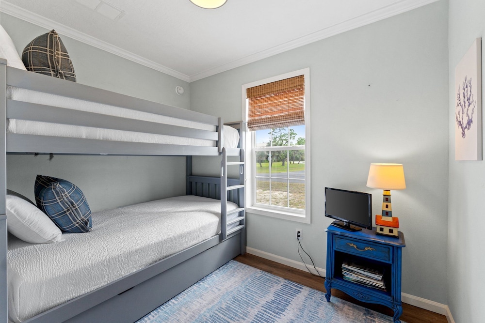 Pet Friendly Beach House - Hakuna Matata