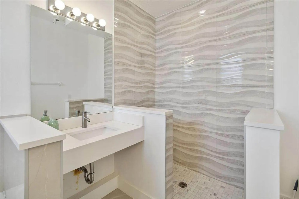 Gorgeous 4Bd Close to Disney With Spa at Reunion Resort 1552