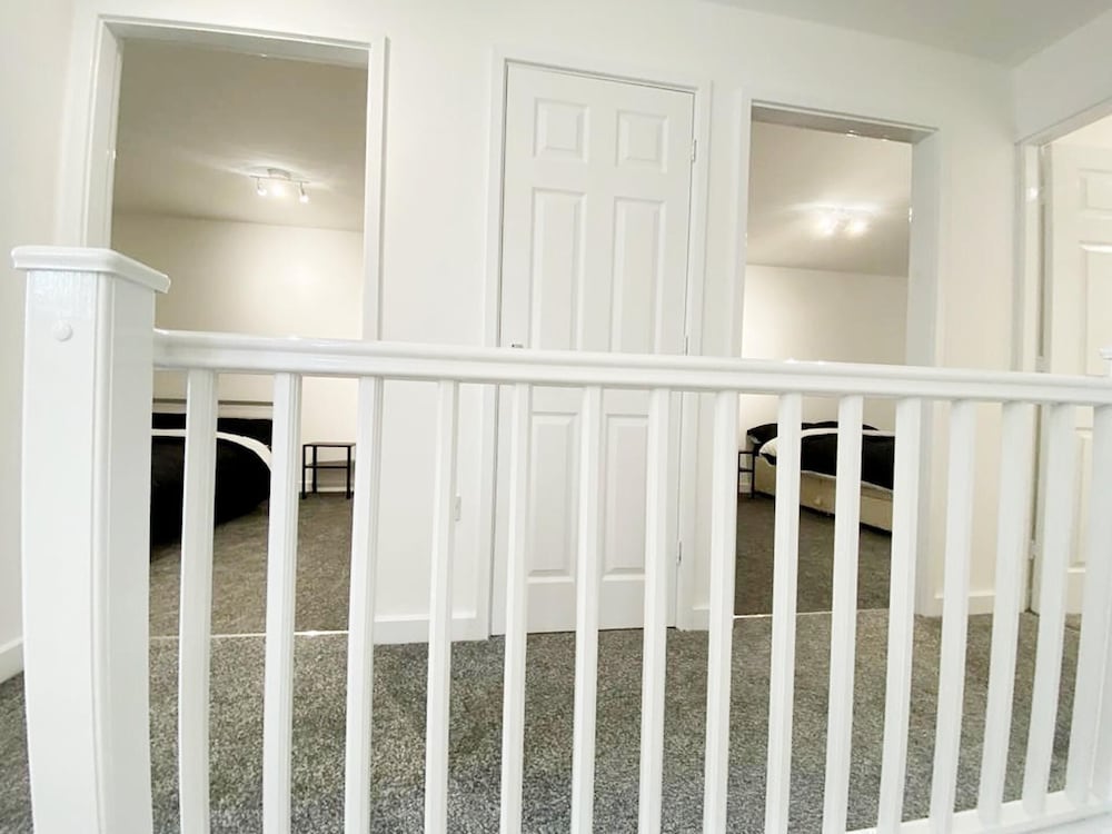 Remarkable 3-bed House in Sheffield view 3