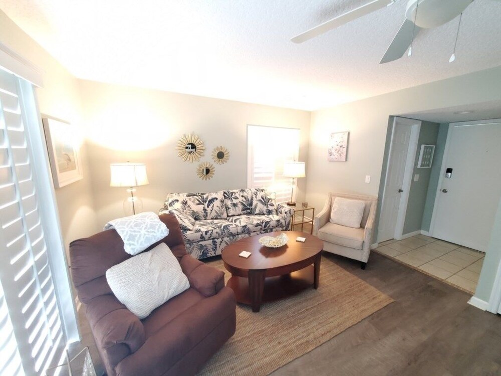 Quail Hollow B5-3d New 1 Bedroom Condo view 3