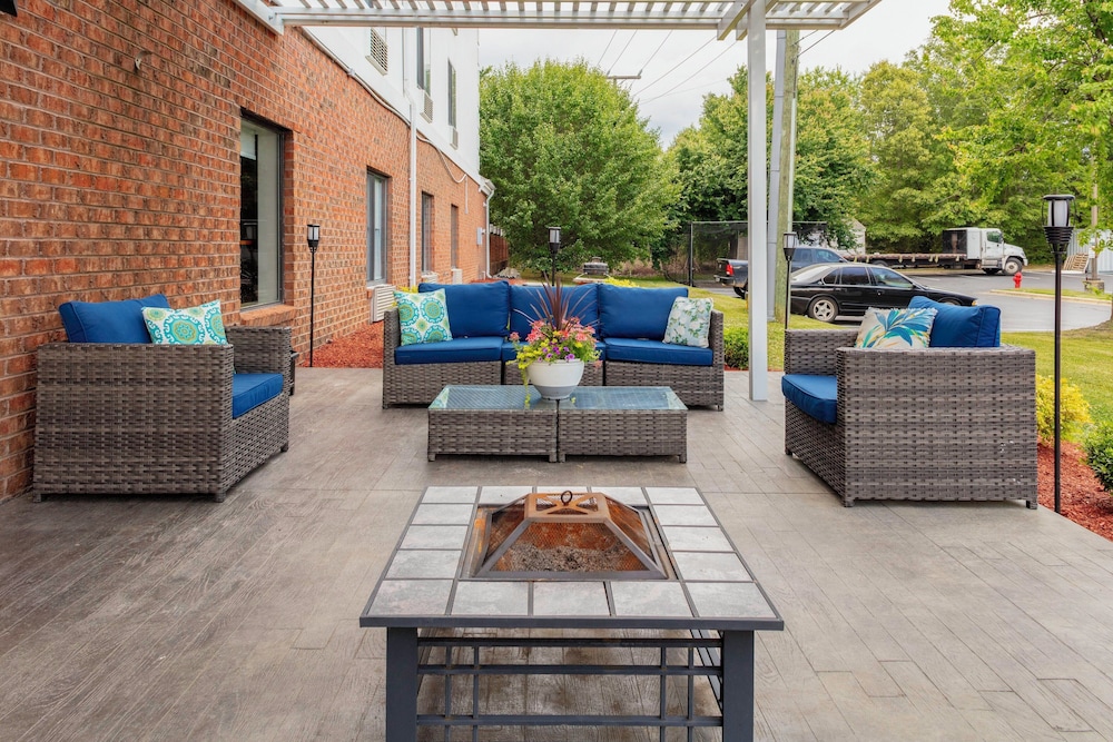 Roanoke Rapids Vacations - Holiday Inn Express  Suites Roanoke Rapids SE, an IHG Hotel - Property Image 30