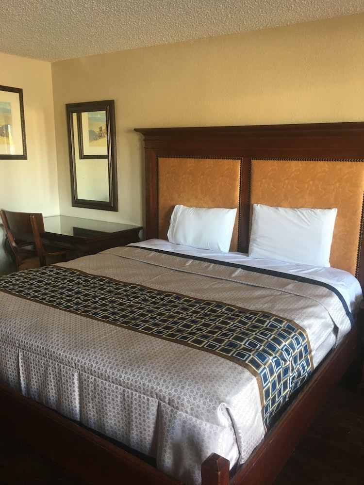 Great Western Inn & Suites view 3