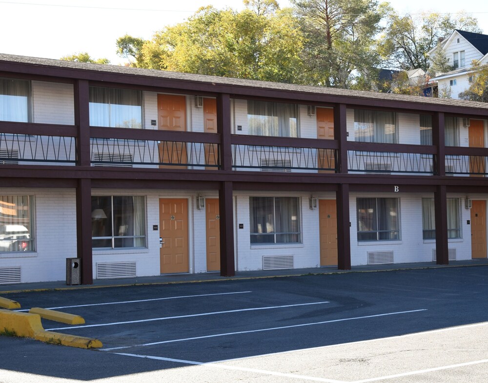 Thunderbird Motel