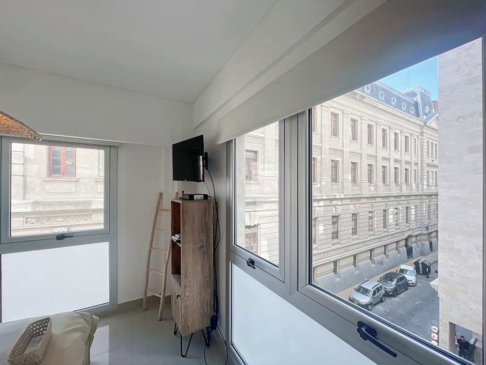 Ayres Suites Moreno