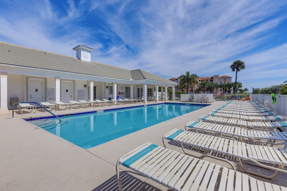 Luxe Fort Pierce Beach Condo w/ Golf Views! view 5