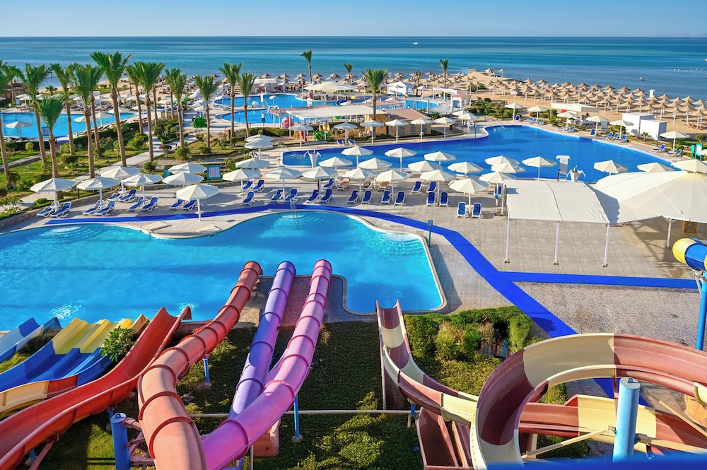 Le Jardin Aqua Park Resort