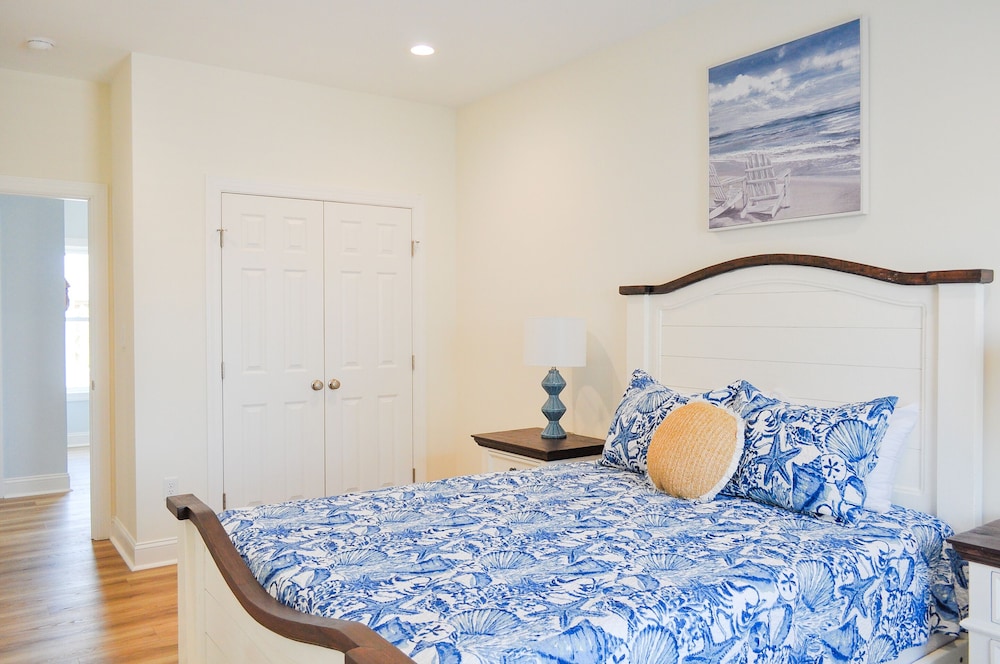 Anchors Aweigh by Topsail Realty
