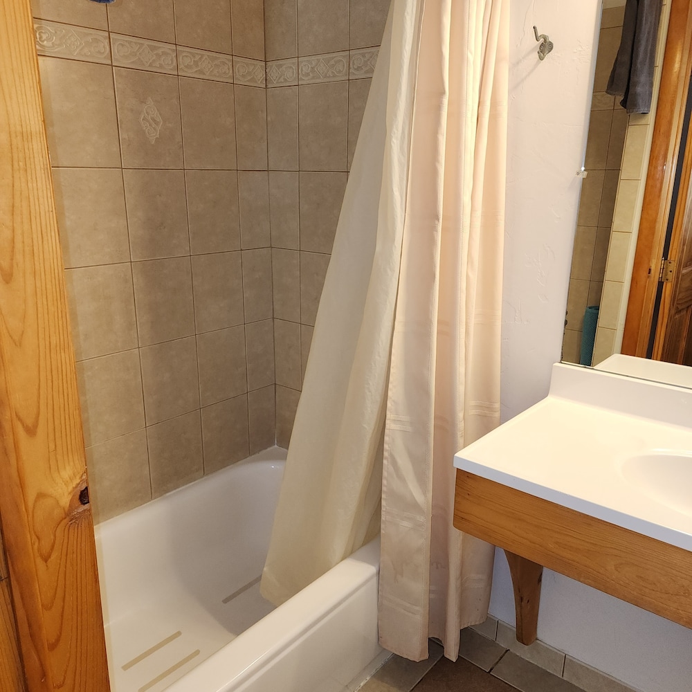 Canyon Motel - Property Image 50