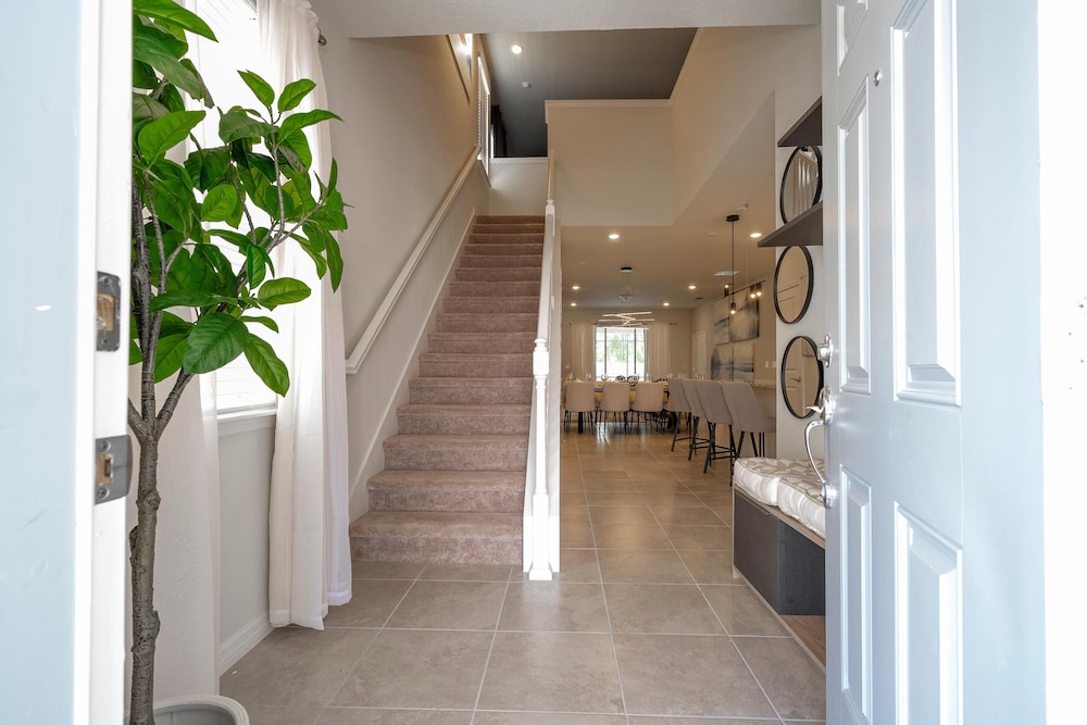 4446 KR - 7BR Luxury Villa Opulent Oasis