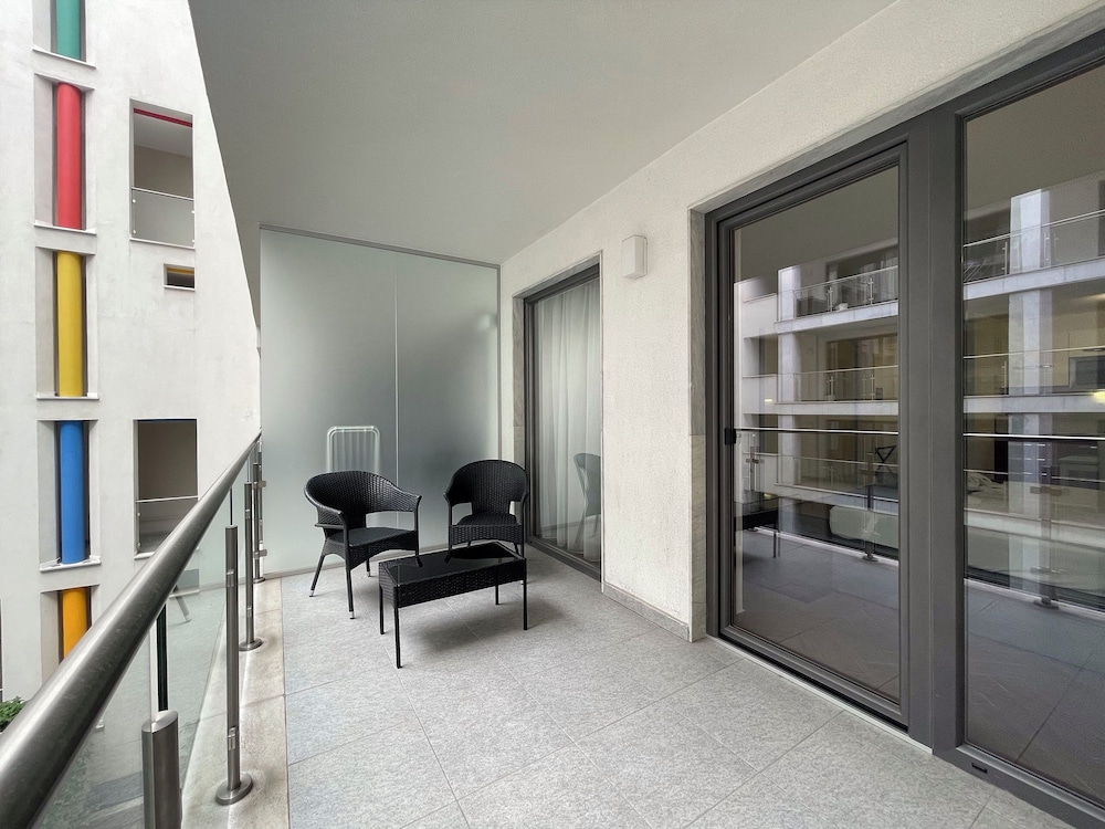 Smart Carrara Apartments