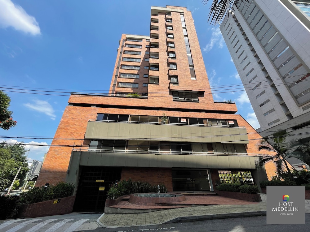 Edificio Alcazar de Oviedo BY Host Medellin