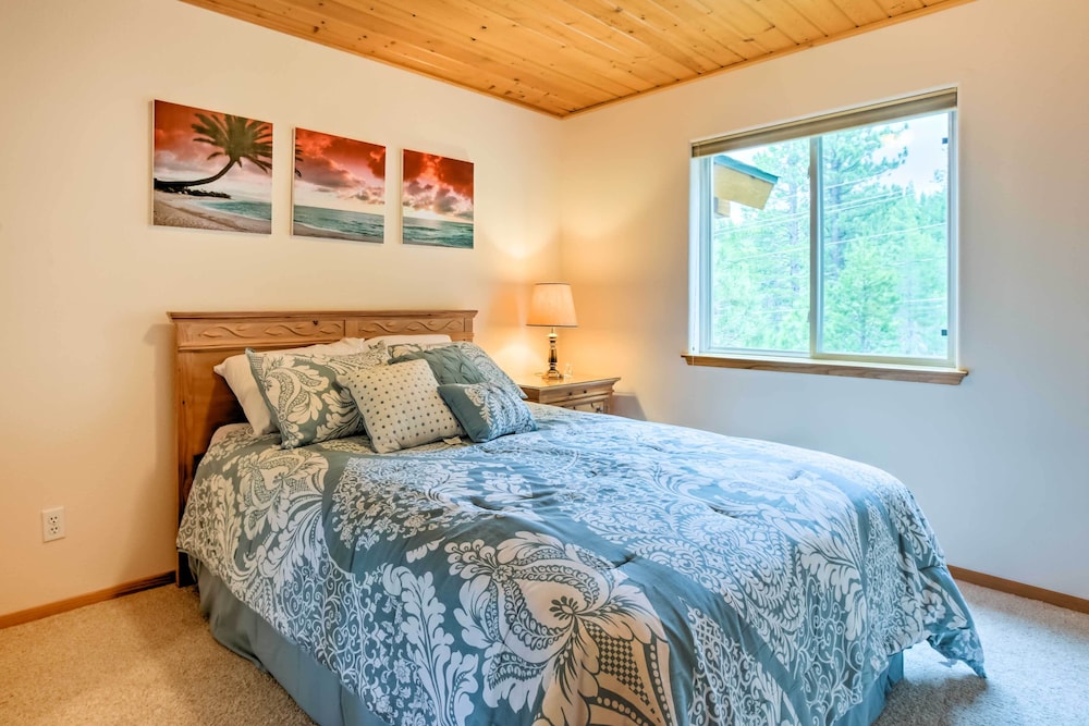 Lake Tahoe Vacations - Tahoe Donner Cabin: Deck, Trail Access, EV Charger - Property Image 27
