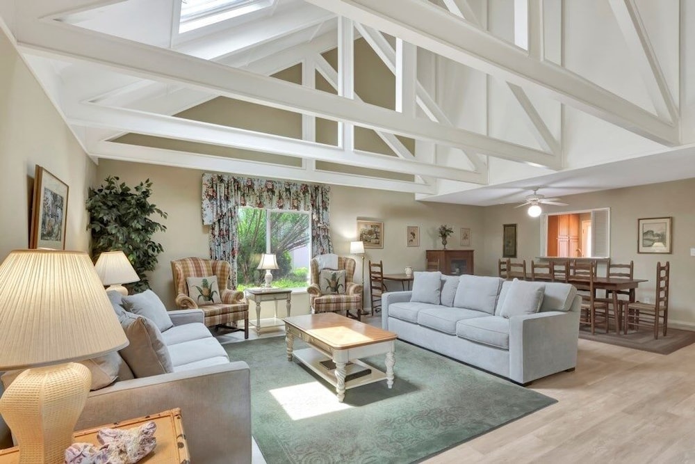 Turtle's Tide - Spacious Villa in Queens Grant with Private Patio by RedAwning view 3