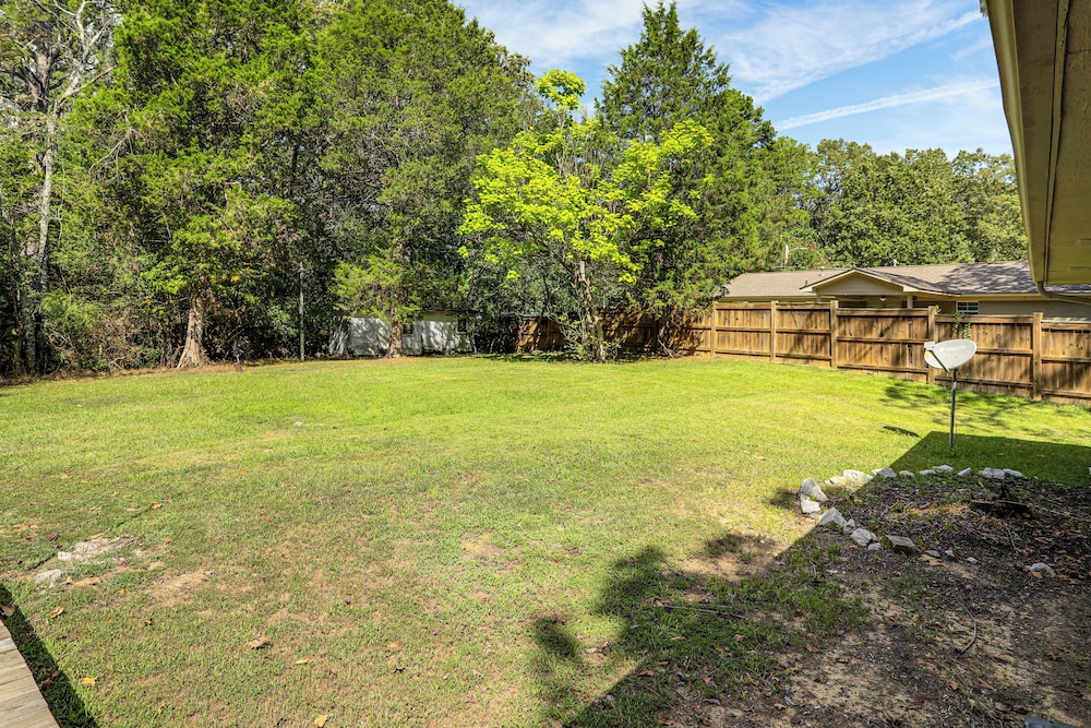 < 1 Mi to Ole Miss & The Grove! Charming Getaway