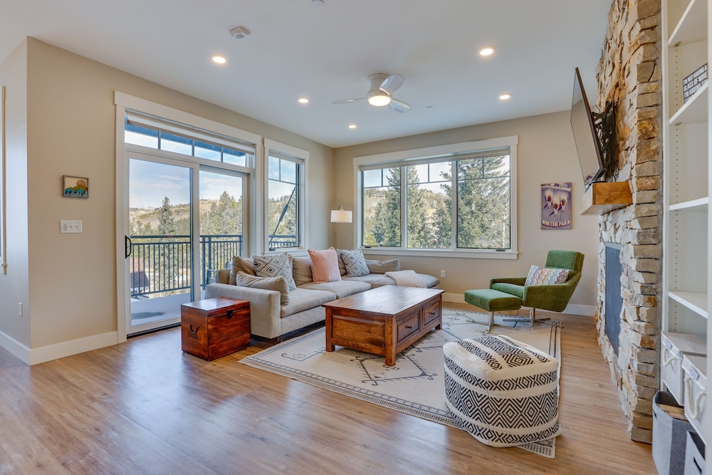 Winter Park Condo w/ Balcony ~ 4 Mi to Slopes