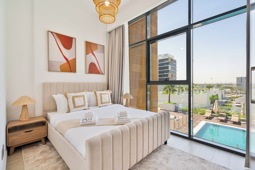 PVH - Chic 1BR - Azizi Riviera 37