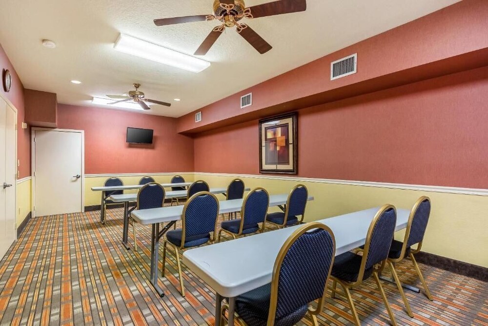 CasaBlanca Inn & Suites Houston