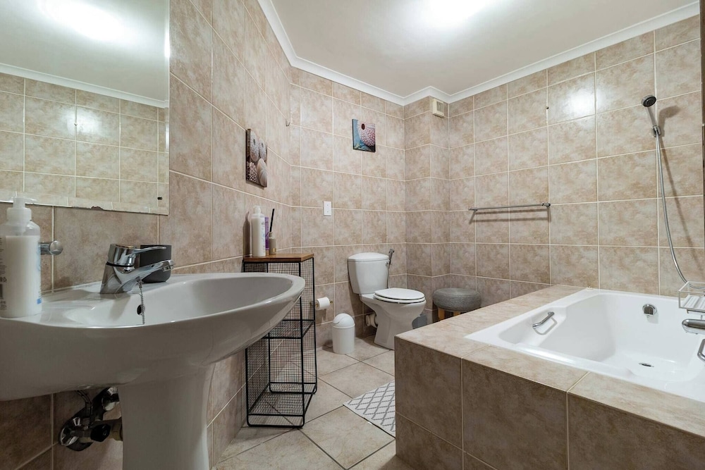 Beachfront Villa Sea Breeze, Hout Bay, Cape Town