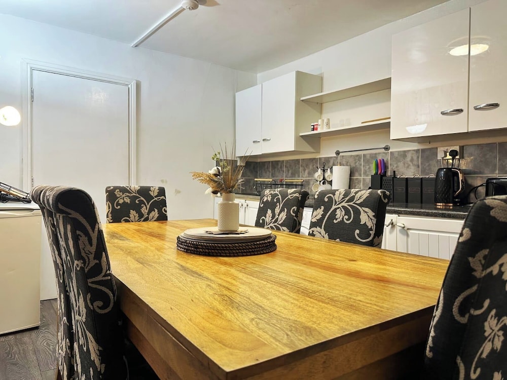 Cosy Liverpool Apartment Upto 8 Guests