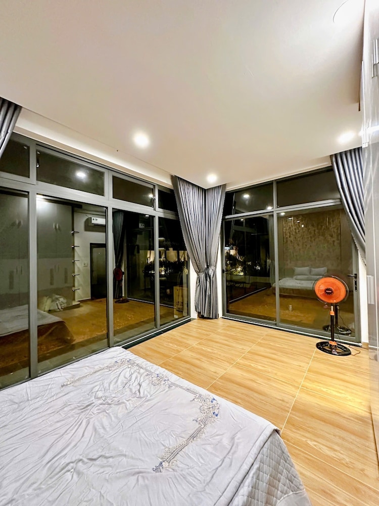 HOMESTAY HALONA