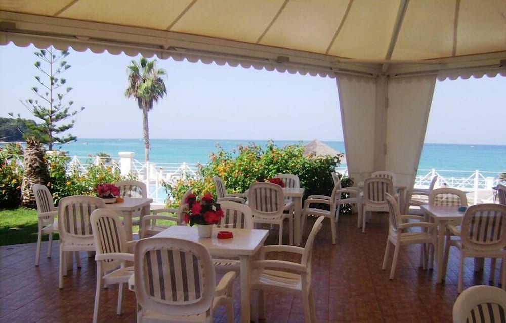Cala Petrosa Resort