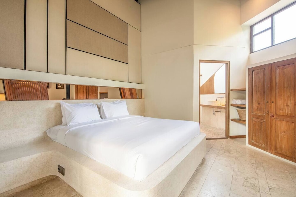 Stylish 1BR Villa With Pool, 800m to Canggu Beach