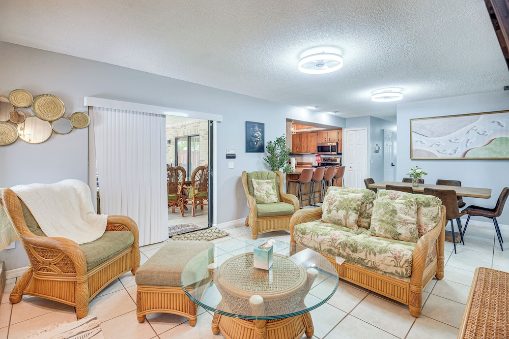 6 Mi to Gemini Springs Park: Chic Home w/ Pool!