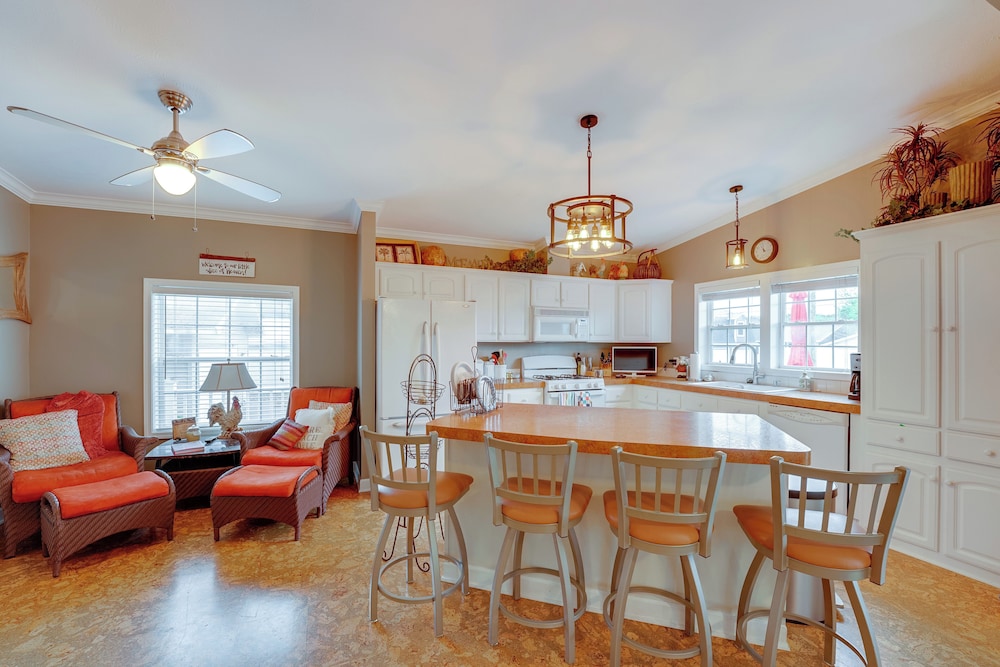 1 Mi to Silver Lake Sand Dunes: Family Gem w/ Yard