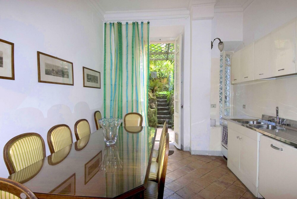 Rome With a Garden Delightful 1 Bedroom Apartment With Private Garden in Historic Trastevere