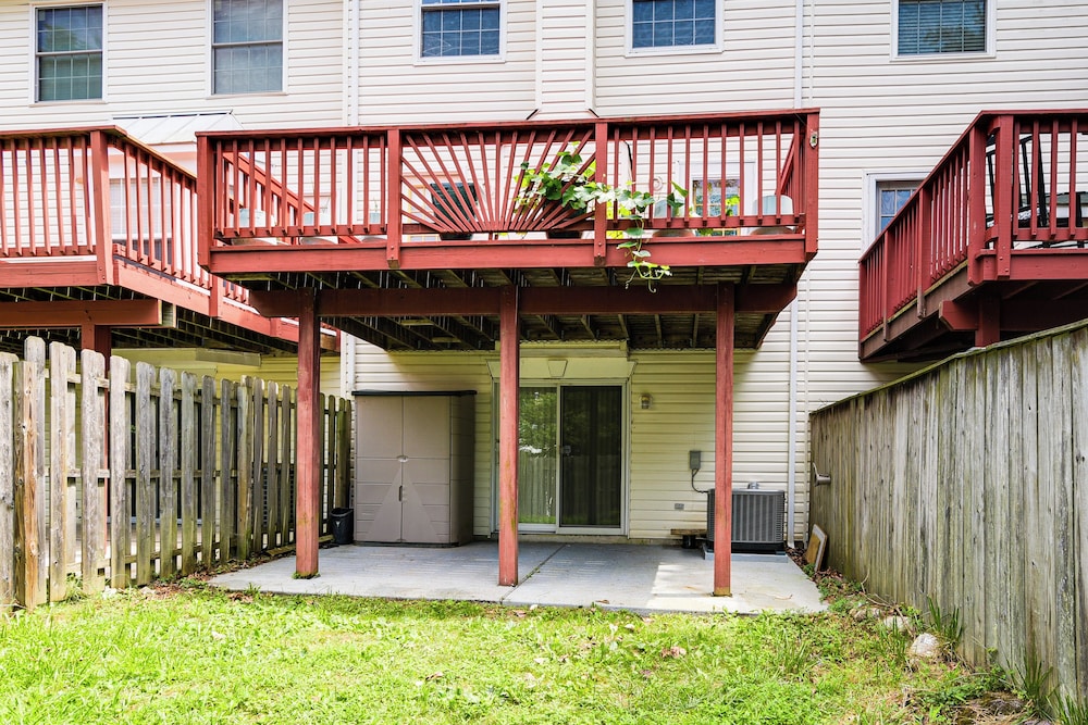 11 Mi to Dtwn Aberdeen: Spacious Townhome!