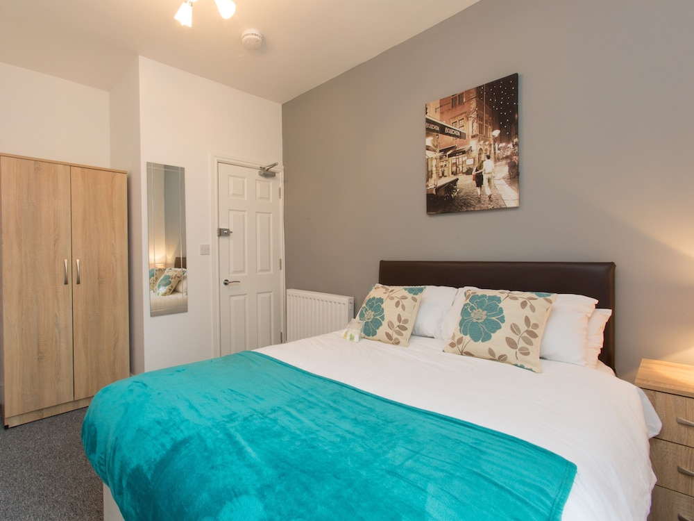 Town House @ Minshull New Road