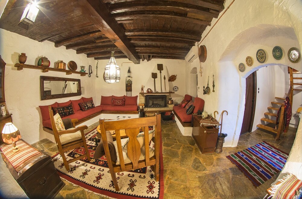 Dandy on the Hill in Parnassus Villa Pasifne up to Nine People view 5