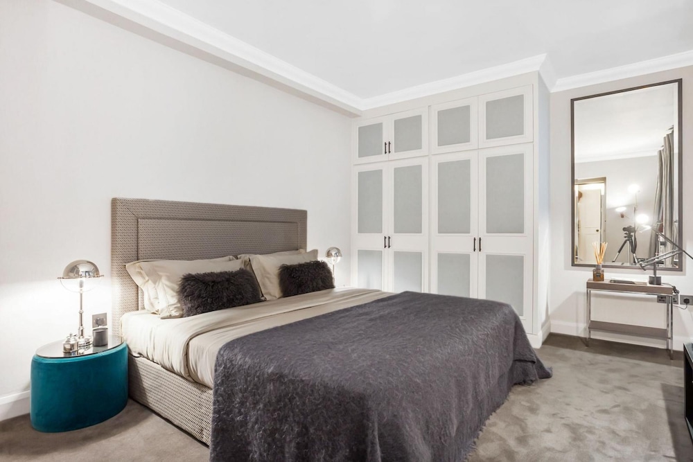 Knightsbridge 3-bed 2-bath by Harrods
