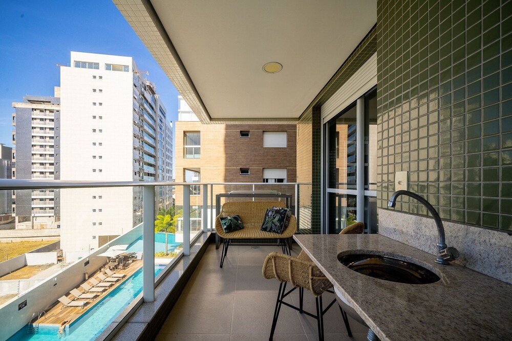 Charming apt w/ Balcony 150m From the Beach Abc0403