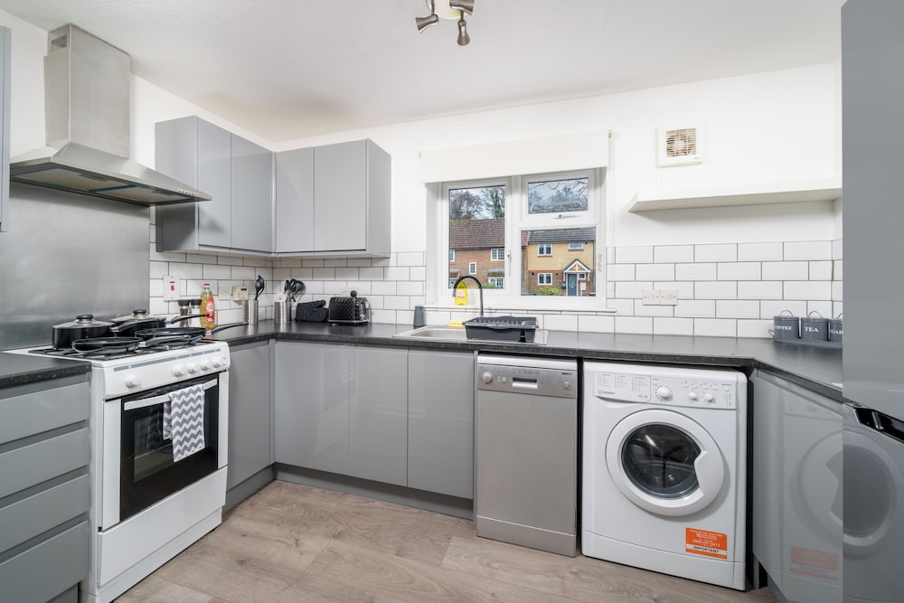 Pet-friendly 1-bedroom Apartment in Crawley