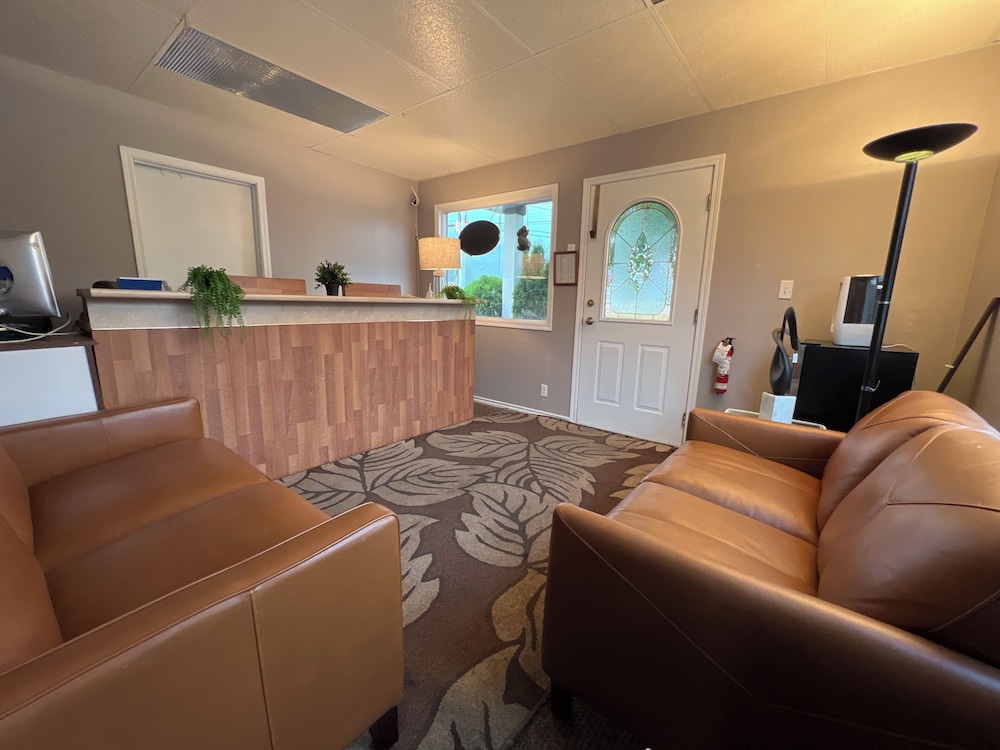 Monashee Motel