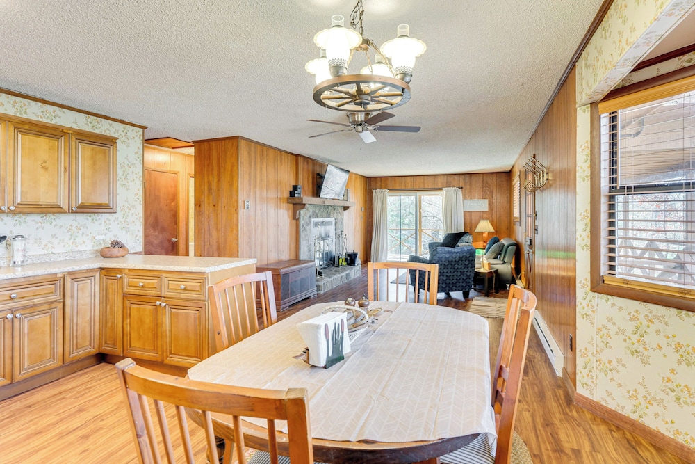 Birdwatching, Board Games & Bbqs: Cabin in Murphy!
