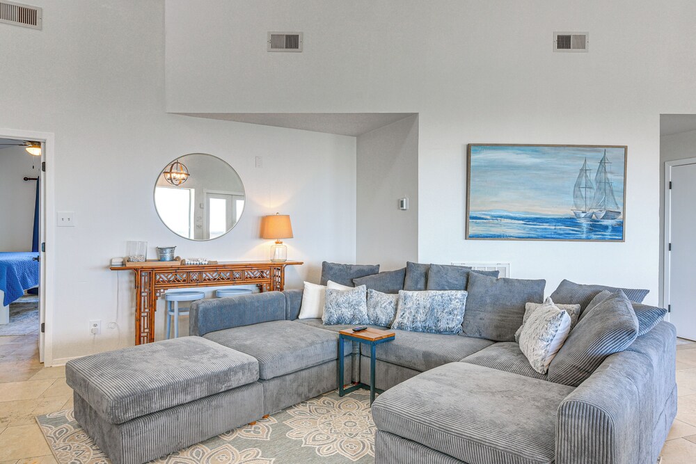 Beachfront Retreat: West End Home in Galveston!